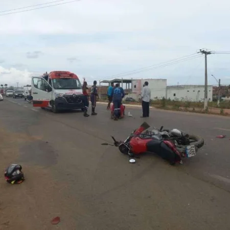 MOTOCICLISTA FICA FERIDO EM COLISÃO COM CARRO NA BR-316