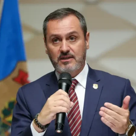 ANDRÉ MENDONÇA AFASTA ANDREI RODRIGUES DA CHEFIA DA POLÍCIA FEDERAL