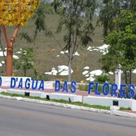 DUAS PESSOAS FICAM FERIDAS APÓS INCÊNDIO ATINGIR RESIDÊNCIA