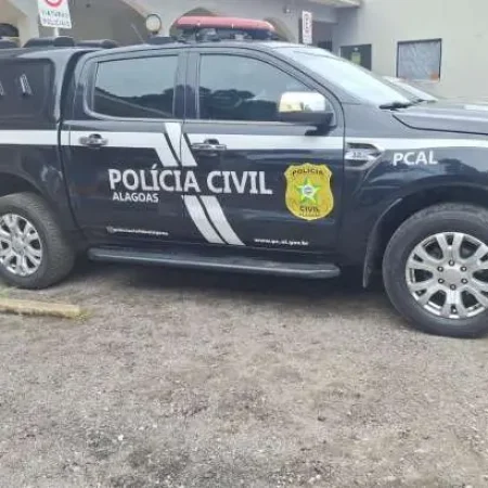 HOMEM USA CATADORES PARA TENTAR FURTAR AR-CONDICIONADO E ACABA PRESO