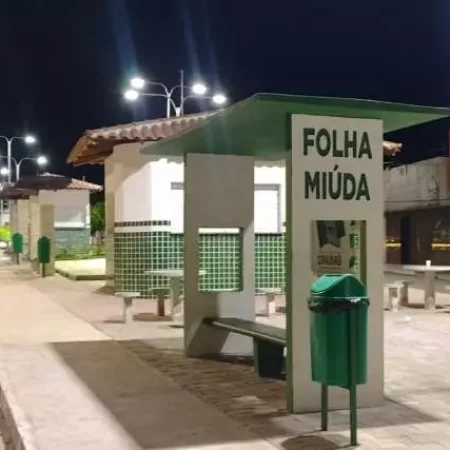 HOMEM AGRIDE A EX-COMPANHEIRA EM VIA PÚBLICA