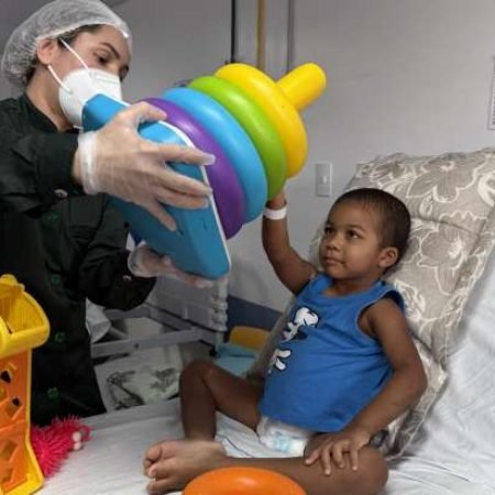 CRIANÇA DE 3 ANOS SOBREVIVE A GRAVE ACIDENTE DE MOTO EM AL