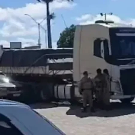 FATALIDADE – HOMEM DEITA PARA DESCANSAR DEBAIXO DE CARRETA E MORRE ATROPELADO NO INTERIOR DA BAHIA 