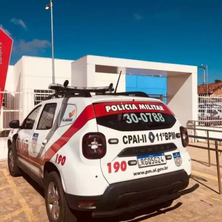 ADOLESCENTE COLIDE MOTOCICLETA EM VIATURA DURANTE TENTATIVA DE FUGA