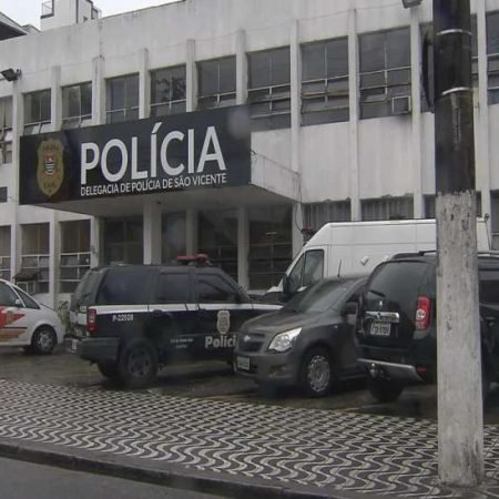 MULHER É PRESA APÓS INVADIR CASA DO EX E ESFAQUEAR ATUAL COMPANHEIRA