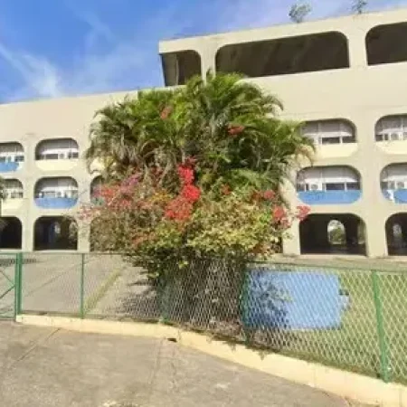 BOMBA CASEIRA EXPLODE EM ESCOLA E FERE PELO MENOS OITO ALUNOS