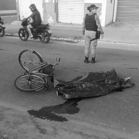 IDOSO MORRE APÓS SER ATINGIDO POR MOTOCICLETA EM VIA MOVIMENTADA