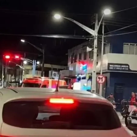 AGENTE DA PC MATA DOIS COMPANHEIROS DURANTE AÇÃO POLICIAL; ENTIDADE LAMENTA