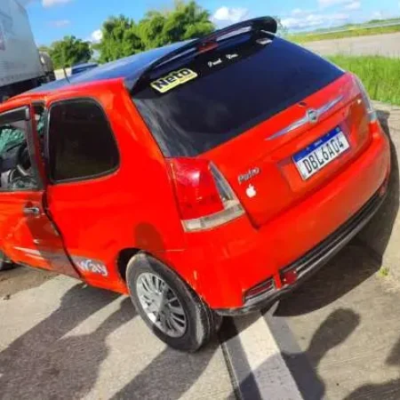MOTORISTA MORRE APÓS SER ATINGIDO POR CARRETA NA BR 101