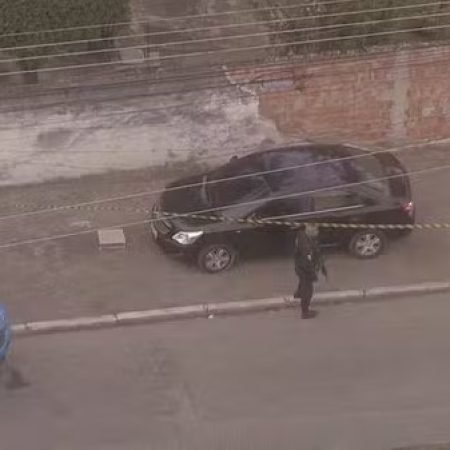 DOIS CORPOS SÃO ENCONTRADOS DENTRO DE CARRO ABANDONADO
