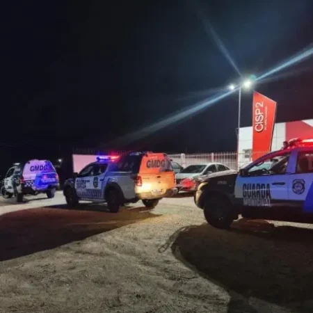 MOTORISTA EMBRIAGADO ATROPELA MOTOCICLETAS DURANTE FESTA, FOGE E É PRESO APÓS AÇÃO DA GUARDA