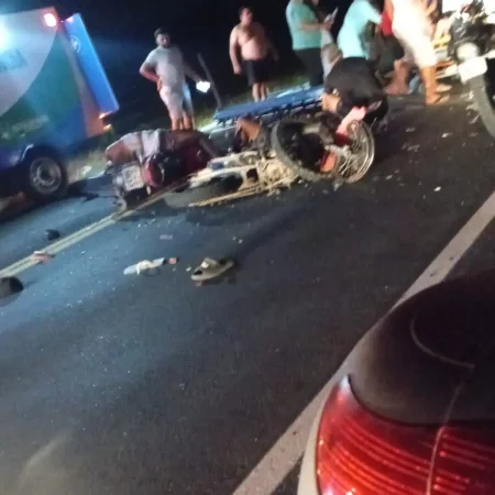 COLISÃO ENTRE DUAS MOTOS DEIXA DOIS MORTOS E DOIS FERIDOS EM RODOVIA ESTADUAL