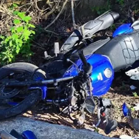 ACIDENTE COM MOTO DEIXA DOIS FERIDOS NO ACESSO A DISTRITO