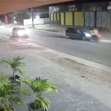 MOTOCICLISTA ‘VOA’ SOBRE CARRO E MORRE