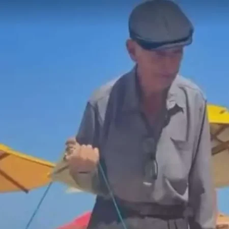 IDOSO DE 85 ANOS VIRALIZA AO VENDER PUDINS NA PRAIA PARA PAGAR EXAMES
