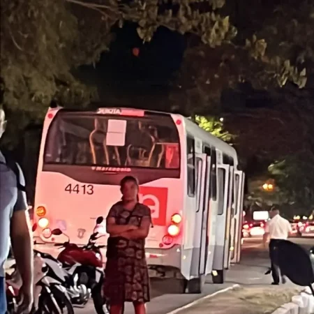 MOTOCICLISTA MORRE APÓS SER ATROPELADO POR ÔNIBUS URBANO