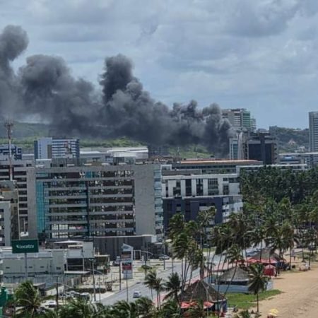INCÊNDIO ATINGE HOTEL DE LUXO NA ORLA DE MACEIÓ; ASSISTA