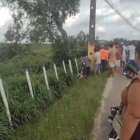 HOMEM MORRE APÓS ‘SOBRAR’ EM CURVA E COLIDIR CONTRA POSTE