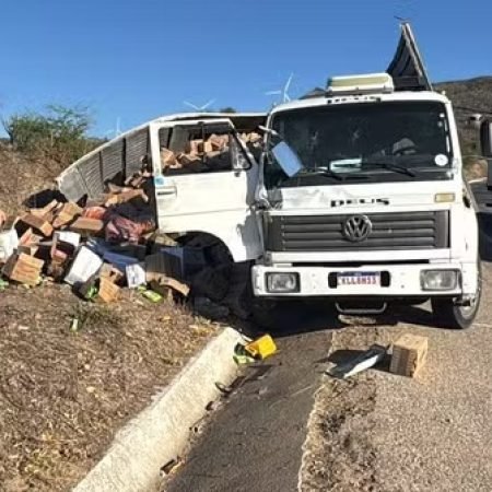 MOTORISTA MORRE E PASSAGEIRO FICA FERIDO APÓS PULAREM DE CAMINHÃO EM MOVIMENTO