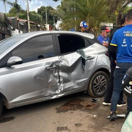 ENTREGADOR DE GÁS FICA FERIDO APÓS COLISÃO ENTRE CARRO E MOTO