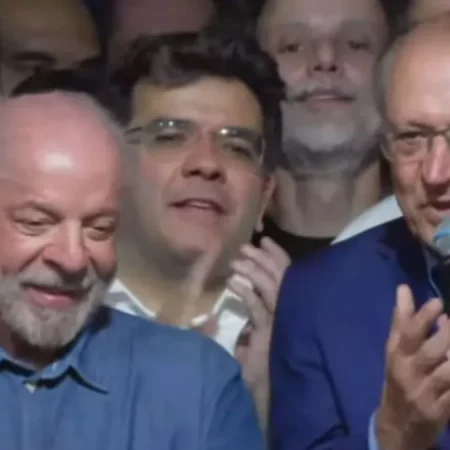APÓS VITÓRIA, ALCKMIN DIZ QUE LULA SALVOU DEMOCRACIA PELA SEGUNDA VEZ