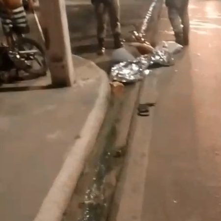 MOTOCICLISTA MORRE APÓS COLIDIR CONTRA POSTE