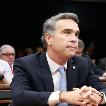 RAFAEL BRITO ALERTA PARA FAKE NEWS SOBRE FIM DA ESCALA 6X1 E REFORÇA DIREITO AO DESCANSO