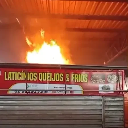 INCÊNDIO ATINGE BOX DO MERCADO E MOBILIZA COMERCIANTES E CB
