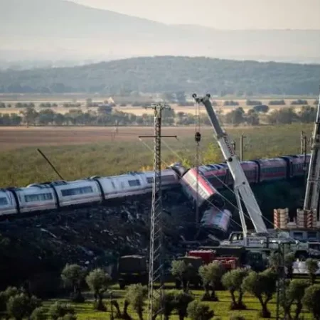 COLISÃO DE TRENS NA ESPANHA: SOBE PARA 69 NÚMERO DE MORTOS