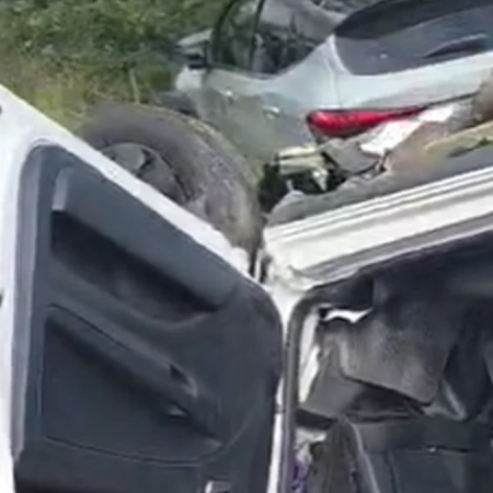 UMA PESSOA MORRE E DUAS FICAM FERIDAS EM COLISÃO ENTRE DOIS CARROS NA ZONA RURAL DE CRAÍBAS