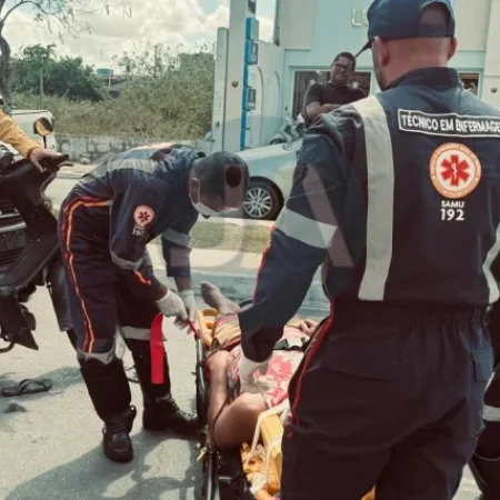 ACIDENTE ENVOLVENDO TRÊS VEÍCULOS DEIXA HOMEM FERIDO
