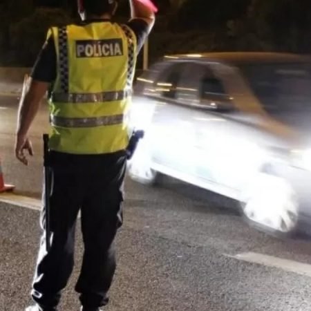 BRASILEIRA É ENCONTRADA MORTA APÓS CARRO CAPOTAR
