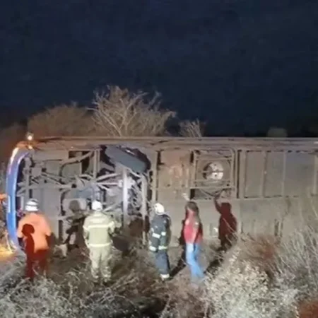 ACIDENTE COM ÔNIBUS DEIXA AO MENOS 7 MORTOS