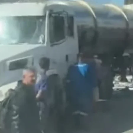 ACIDENTE ENTRE CAMINHÃO E CARRETA DEIXA HOMEM FERIDO E CAUSA CONGESTIONAMENTO NA BR-316