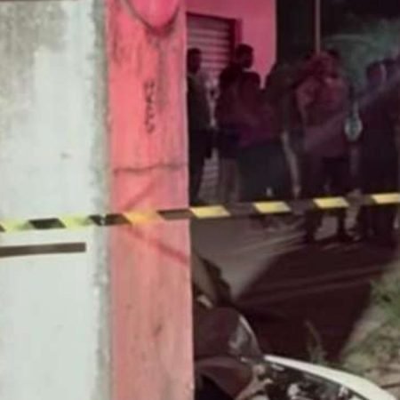 MULHER MORRE APÓS COLIDIR MOTOCICLETA CONTRA POSTE NO INTERIOR DE ALAGOAS