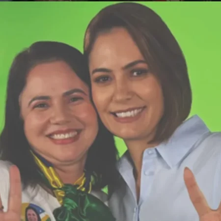 TRIO ELÉTRICO DE CANDIDATA DE MICHELLE BOLSONARO CAPOTA EM GO