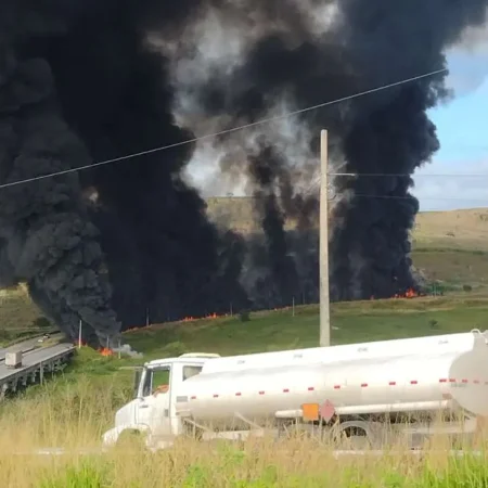 BR-101 É LIBERADA APÓS INCÊNDIO DE CAMINHÃO-TANQUE