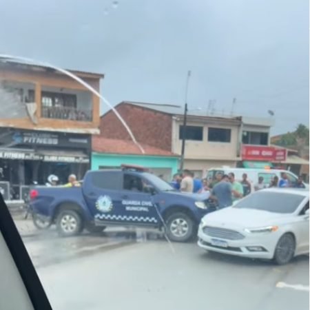 ADOLESCENTE FICA FERIDO APÓS ACIDENTE ENTRE CARRO E MOTO