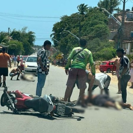 EMBRIAGADO E COM FAMÍLIA EM VEÍCULO, MOTORISTA PROVOCA ACIDENTE