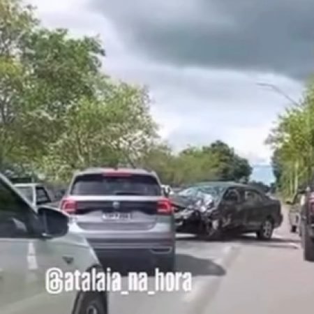 TRÊS PESSOAS FICAM FERIDAS APÓS GRAVE COLISÃO ENTRE CARROS NA RODOVIA BR-316