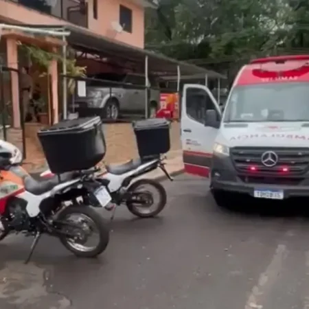 ADOLESCENTE DE 13 ANOS É BALEADO NA CABEÇA POR AMIGO COM A ARMA DO PAI