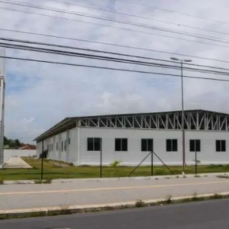 ADOLESCENTE PASSA MAL E MORRE DENTRO DE ESCOLA
