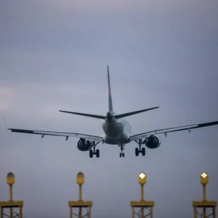 NEVOEIRO CAUSA CANCELAMENTOS E ATRASOS DE VOOS EM AEROPORTOS