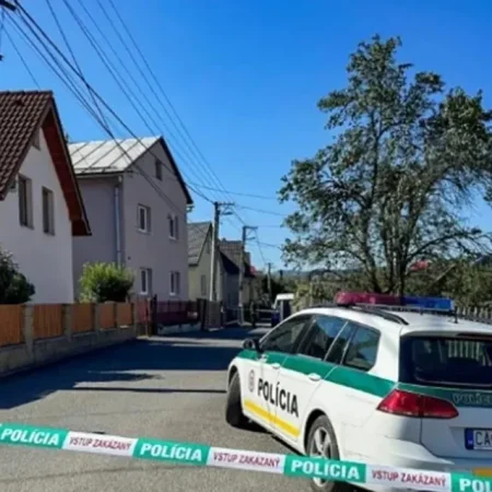 ALUNO MATA PROFESSORA A FACADAS E FERE DUAS PESSOAS EM ESCOLA