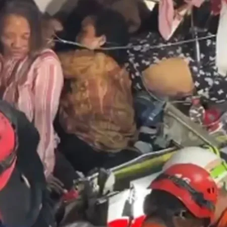 BATIDA ENTRE TRENS DEIXA AO MENOS 14 MORTOS