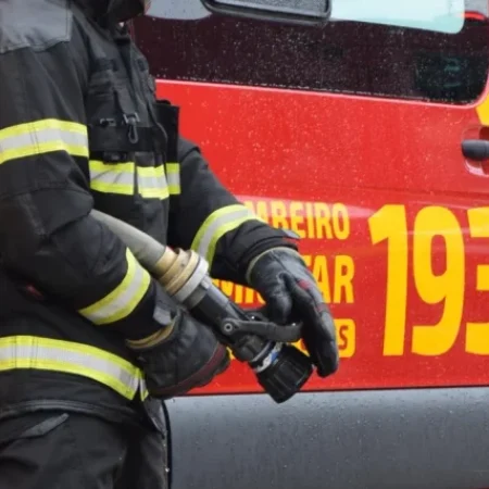 LANCHONETE PEGA FOGO E BOMBEIROS SÃO ACIONADOS