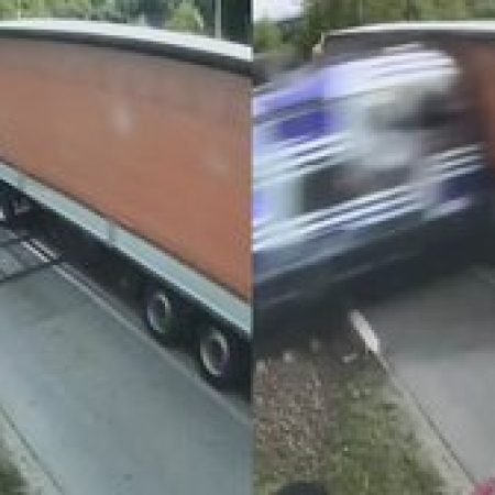 CAMINHÃO É ATINGIDO EM CHEIO POR TREM; MAQUINISTA FICOU FERIDO