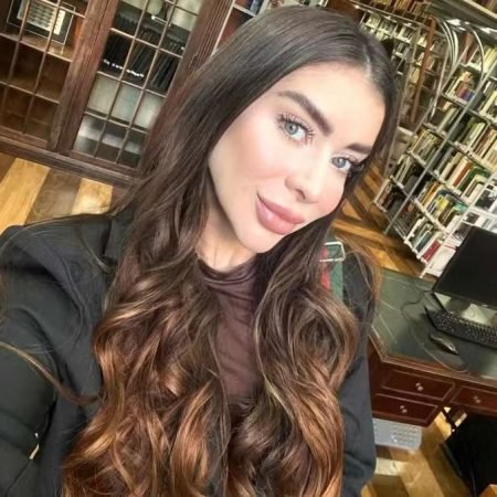 CANDIDATA A MISS CAI DE APARTAMENTO E MORRE; NAMORADO É PRESO