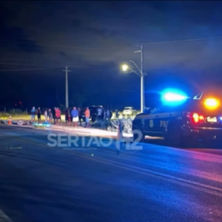 COLISÃO ENTRE MOTO E CAÇAMBA DEIXA MULHER MORTA NA BR-423, EM DELMIRO GOUVEIA