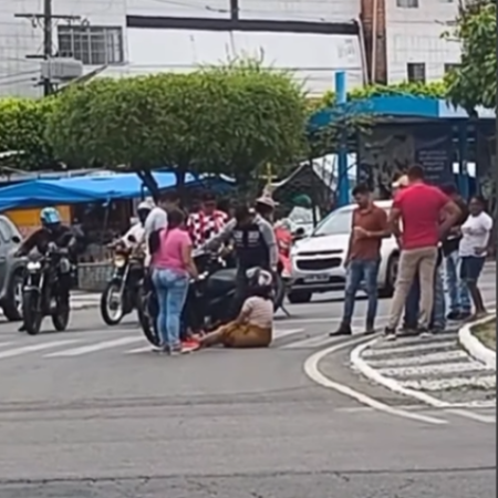 🚨 ACIDENTE ENVOLVENDO DUAS MOTOCICLETAS É REGISTRADO NO CENTRO DE DELMIRO GOUVEIA